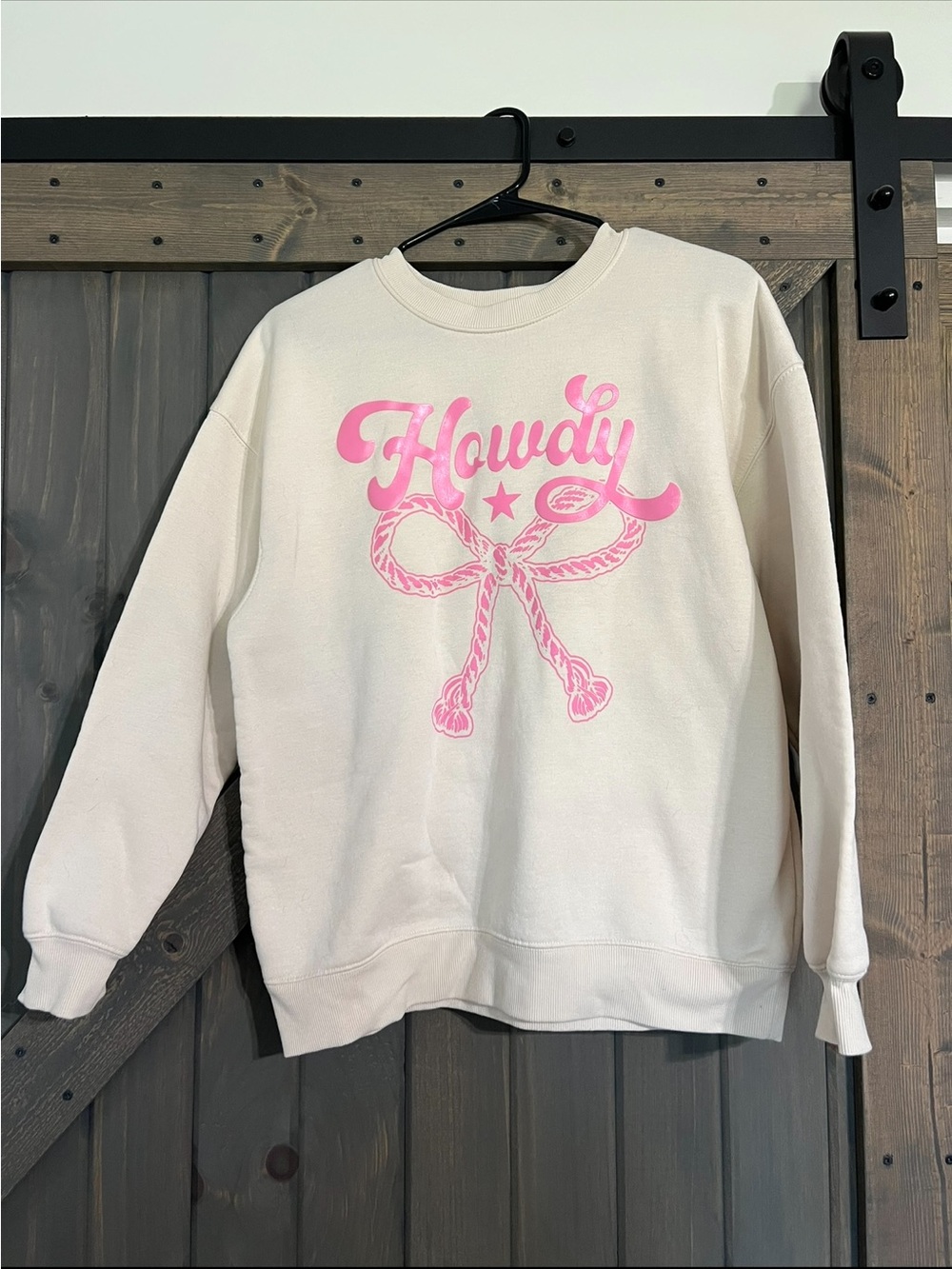 Howdy Graphic Crewneck Sweatshirt - Pink on Cream